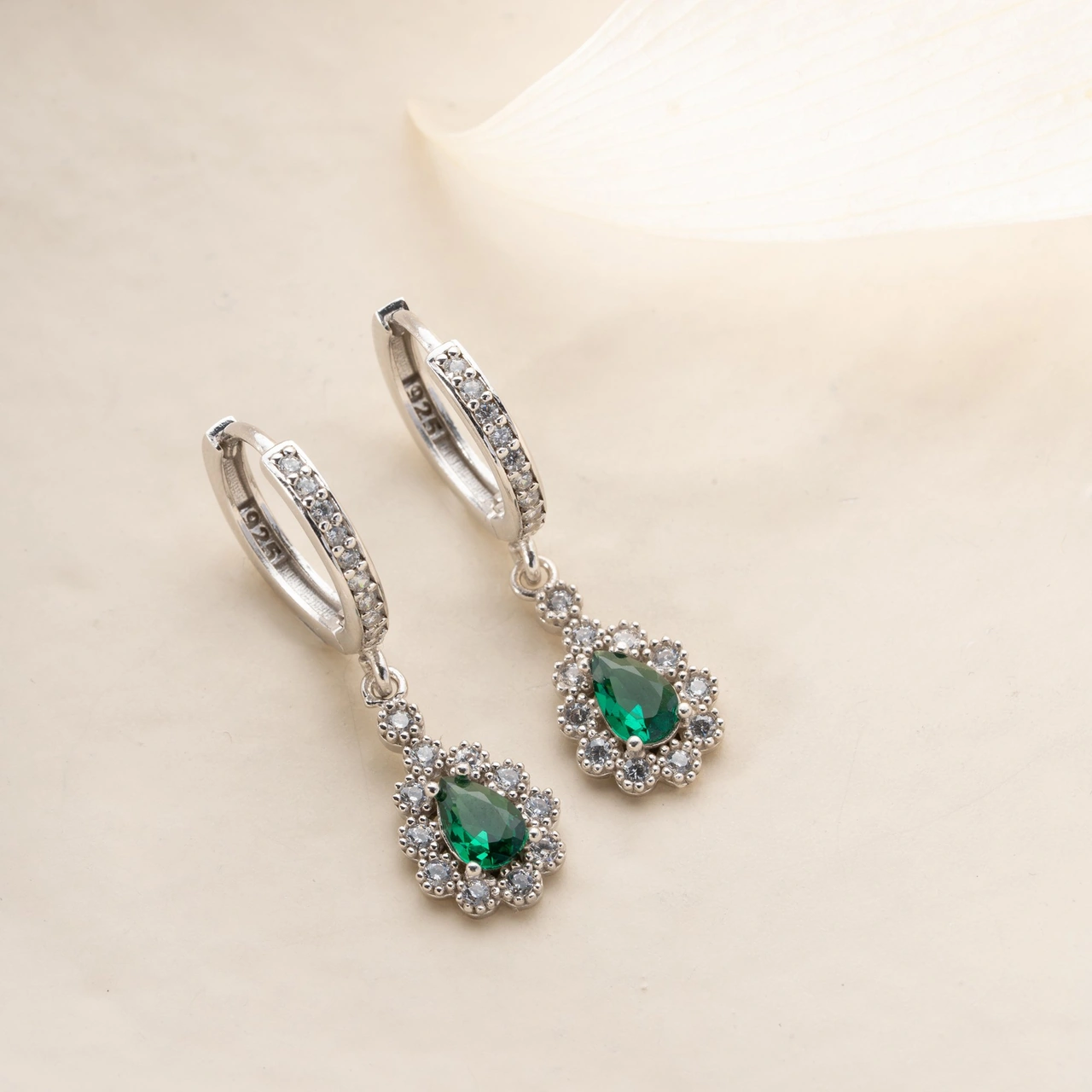 925 Ayar Gümüş Yeşil Damla Taşlı Küpe Gümüş