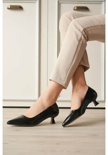 Trendella Kadın Siyah Kırışık Rugan Kısa Topuklu Stiletto Ayakkabı Tr20ms03c
