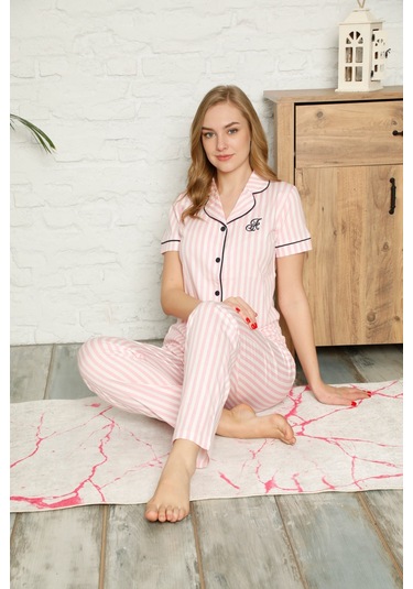 Kadın Pembe Beyaz Çizgili Gömlek Yaka Önden Düğmeli %100 Pamuk Kısa Kol Cepli Pijama Takımı Pembe