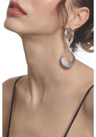 Kadın Antik Gümüş Kaplama Çivili Model Kabartma Dokulu Bağlantılı Tasarım Küpe Gümüş