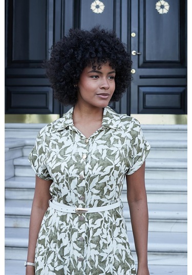 Kadın Desenli Yakalı Düşük Omuzlu Duble Kol Kemerli Midi Boy Elbise Deri Kemer Dahil -haki Çiçek Haki Ç. Kadın Desenli Yakalı Düşük Omuzlu Duble Kol Kemerli Midi Boy Elbise Deri Kemer Dahil -haki Çiçek Haki Ç.