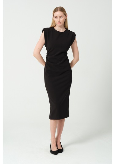 Arka Yırtmaç Detaylı Bel Büzgülü Elbise Siyah