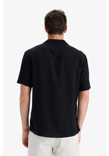 DeFacto Regular Fit Apaş Yaka Yazlık Kısa Kollu Siyah Gömlek E2533AX25SMBK81