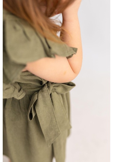 Oliventhekid Yanları Bağcıklı Kolsuz Fırfırlı Keten Sırtı Düğmeli Kız Çocuk Elbise Haki Haki