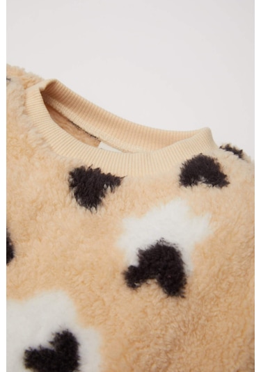 DeFacto Kız Bebek Bisiklet Yaka Kalp Desenli İçi Yumuşak Tüylü Welsoft Pelüş Sweatshirt D6196A5NSBG744 Bej