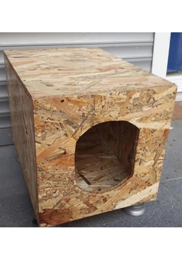 Apak Ahşap Lüx Dış Mekan Plastik Ayaklı Osb Kedi Evi 40 x 35 x 30 CM