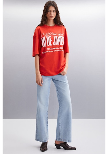 Malıka Kadın %100 Organik Pamuklu Şehir Tema Baskılı Oversize Bisiklet Yaka Kırmızı T-shirt