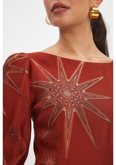 Parlak Yıldız Desenli Elbise - Zamansız Tasarım Ve Şık Detaylar Kiremit