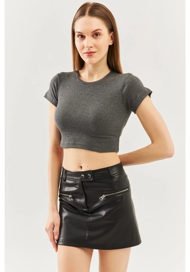 Kadın Kısa Kol Bisiklet Yaka Vücuda Oturan %100 Pamuklu Kaşkorse Esnek Crop Bluz Füme