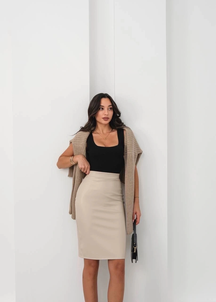 Arkadan Yırtmaçlı Kalem Etek Bej Bej