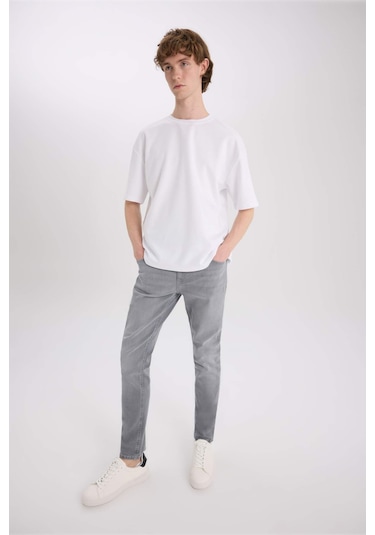DeFacto Pedro Slim Fit Dar Kalıp Normal Bel Dar Paça Jean Pantolon D9782AX25SPNM18