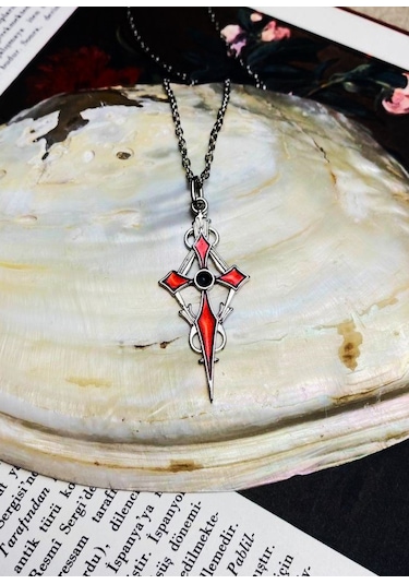 Gümüş Kaplama Kırmızı Mineli Gotik Haç Kolye