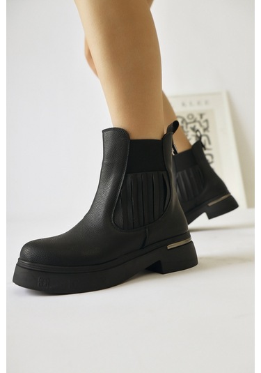 Pava Siyah Topuk Detaylı Çekme Bot 001