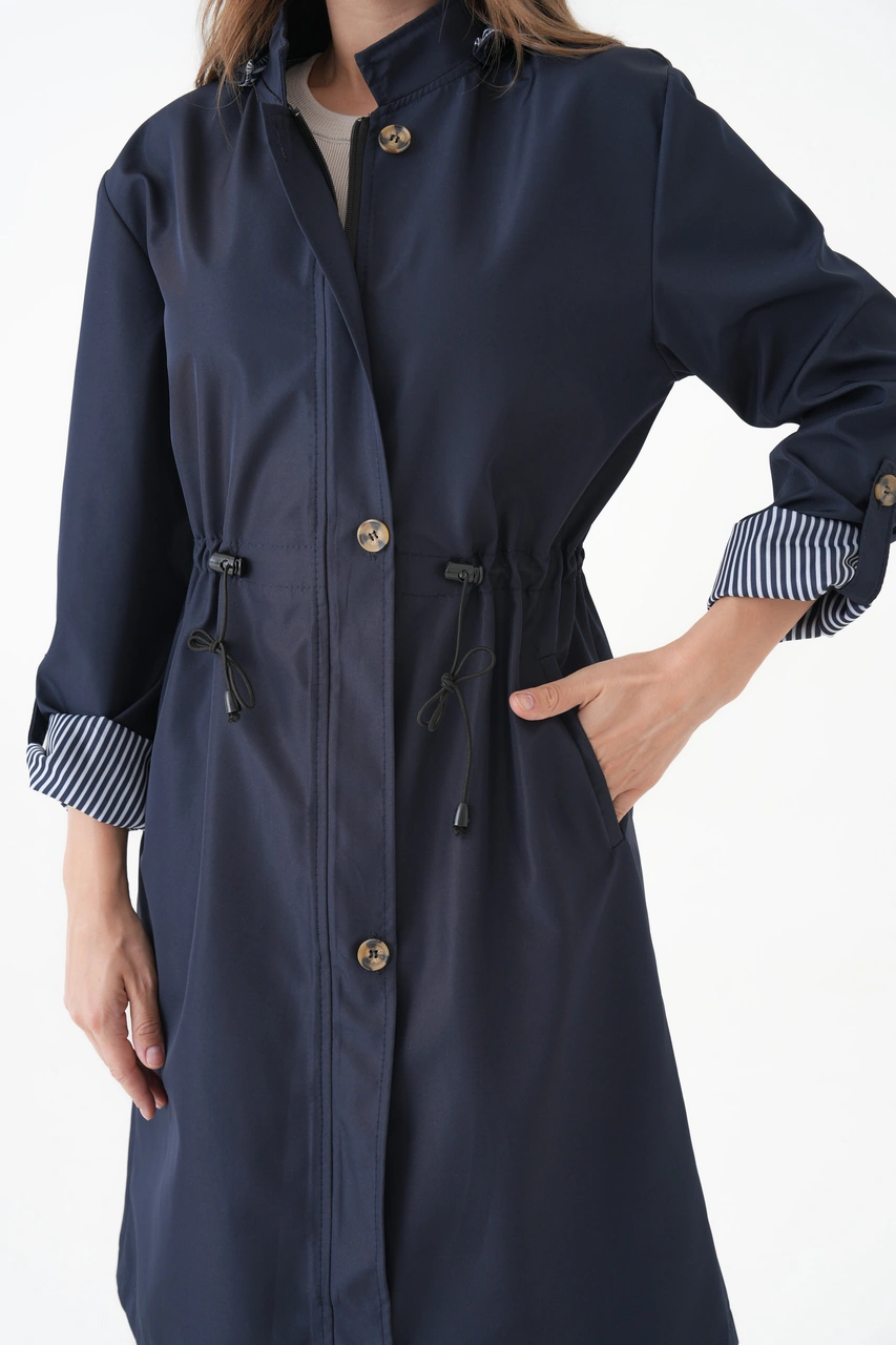 Kadın Rüzgar Ve Su Geçirmez Bondit Kumaş Çıkarılabilir Düğmeli Kapüşon Beli Tünelli Mevsimlik Trençkot Lacivert