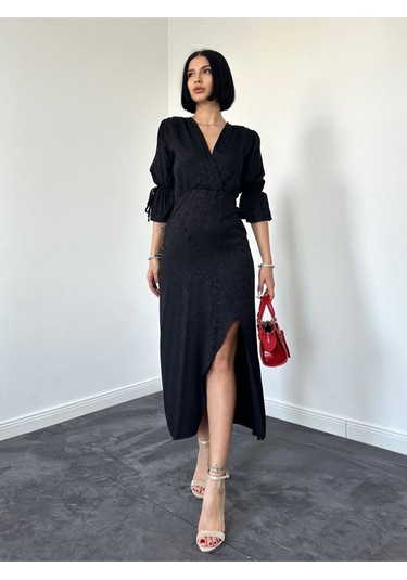 Siyah Yırtmaçlı Jakar Elbise Siyah