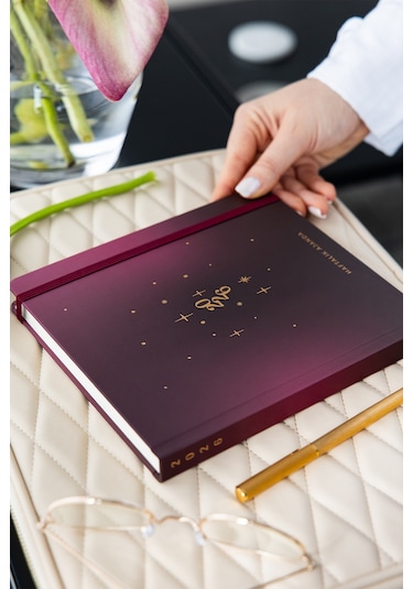 2026 Dikey Haftalık Ajanda 12 Aylık Sert Kapak 18x20 Cm - Bordo Bordo