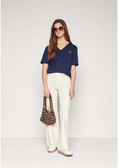 Lacoste Kadın V Yaka T-shirt Classic Logo Nakış Lacivert