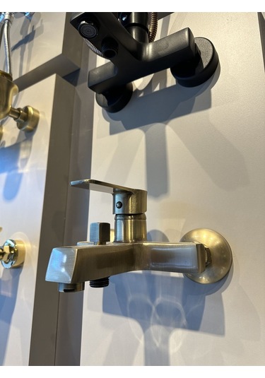 İsaoğlu Yapı Banyo Bataryası Mat Altın Banyo Musluğu Kare Modern Tasarım Fırçalanmış Gold Gold