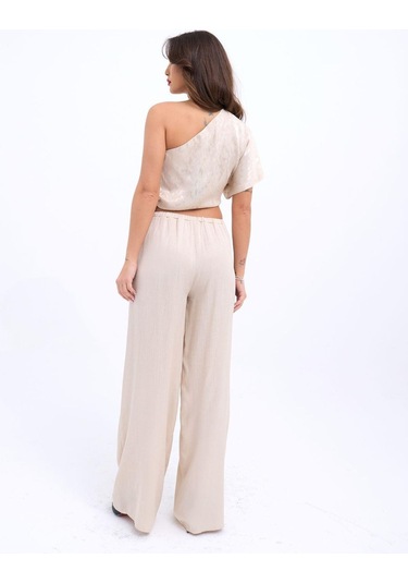 Parlak Desenli Yanar Döner İpekli Kumaş Tek Omuz Bağlamalı Bel Bluz Pantolon Takım Krem Krem