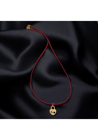 K Harfine Özel Kalp Figürlü 14 Ayar Altın Plakalı Kırmızı Bağlıklı Hediyelik Kolye-633harf K