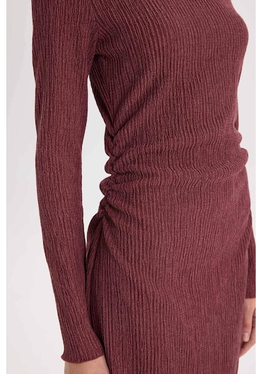 DeFacto Bodycon Vücudu Saran Yarım Balıkçı Yaka Basic Düz Bürümcük Uzun Kollu Midi Bordo Elbise D8643AX24AUBR438