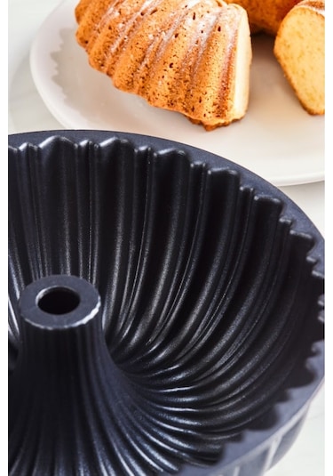 Karaca  Diamond Döküm Dilimli Kek Kalıbı 26 cm