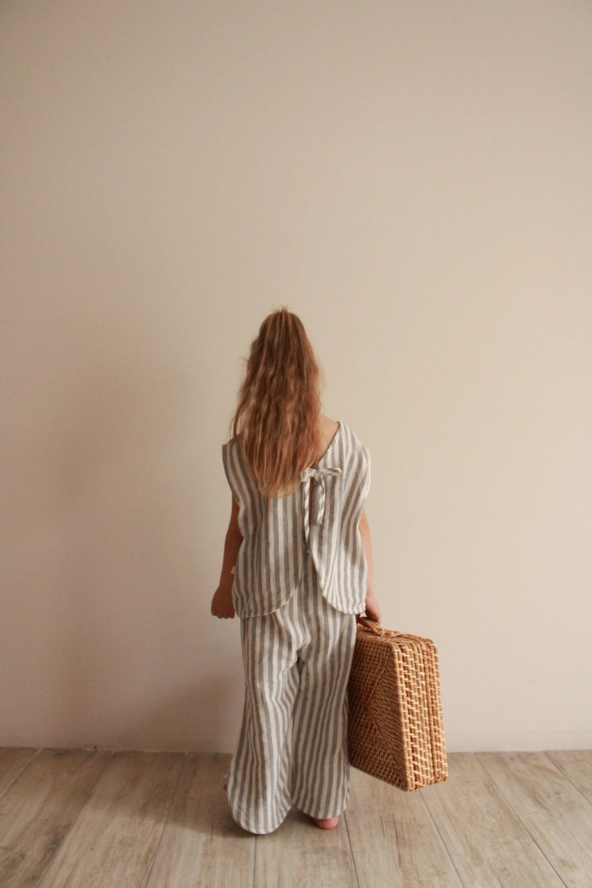 Gri Çizgili Sırt Detaylı Müslin Takım Gri