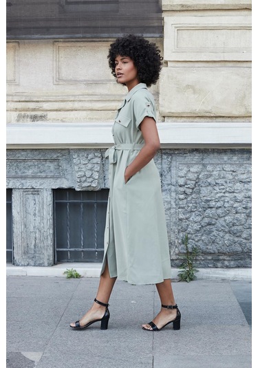 Kadın İpeksi Modal Kumaş Yakalı Düşük Omuzlu Apoletli Yan Cepli Kemerli Diz Altı Boy Uzun Elbise-açık Haki A.haki Kadın İpeksi Modal Kumaş Yakalı Düşük Omuzlu Apoletli Yan Cepli Kemerli Diz Altı Boy Uzun Elbise-açık Haki A.haki