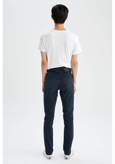 Defacto Pedro Slim Fit Dar Kalıp Normal Bel Dar Paça Jean Pantolon R8791AZ22AUIN196 İndigo