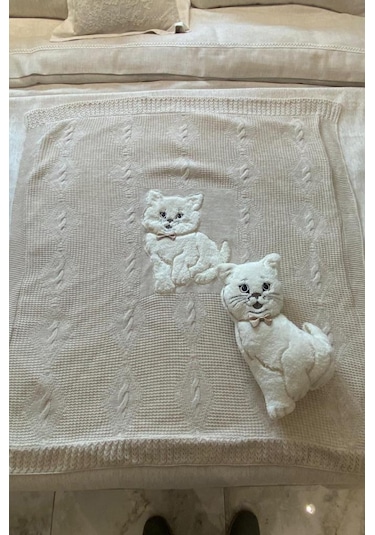 Oyuncak Hediyeli Bebek Triko Battaniye 90x90 Cm Bej Bej