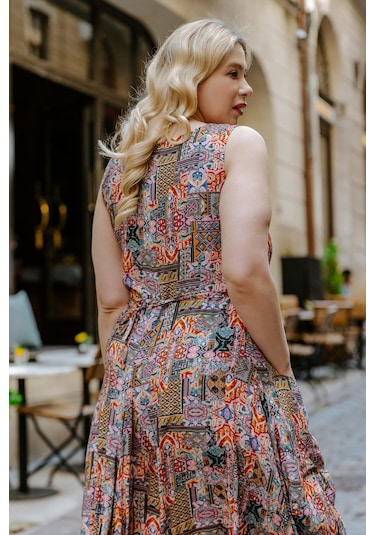 Otantik Desenli Bağcıklı U Yaka Büyük Beden Elbise Desenli