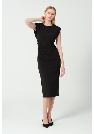Arka Yırtmaç Detaylı Bel Büzgülü Elbise Siyah