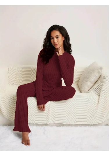 Kadın Uzun Kollu Yuvarlak Yaka Yandan Yırtmaç Detaylı Şardonlu Kaşkorse Bluz Ve Pantolon Ikili Takım Bordo Kadın Uzun Kollu Yuvarlak Yaka Yandan Yırtmaç Detaylı Şardonlu Kaşkorse Bluz Ve Pantolon Ikili Takım Bordo