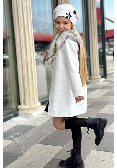 Riccotarz Kız Çocuk Yakası Kürk Ve Yonca Detaylı Etekli Ekru Kaşe Ekru