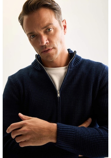 DeFacto Lacivert Standart Fit Normal Kesim Yarım Balıkçı Yaka Fermuarlı Waffle Hırka R1195AZNSNV64 DeFacto Lacivert Standart Fit Normal Kesim Yarım Balıkçı Yaka Fermuarlı Waffle Hırka R1195AZNSNV64