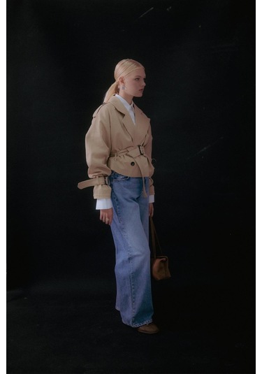 Kemerli Kısa Trenç Bej Bej