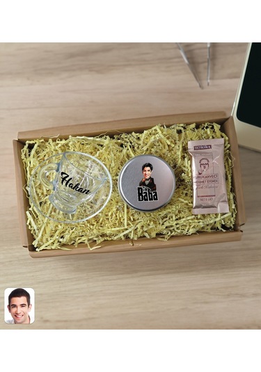 Bk Gift Kişiye Özel Dtf The Baba Karikatürlü Cam Kahve Fincanı + Türk Kahvesi + Gümüş Metal Kutuda Mum Seti 4