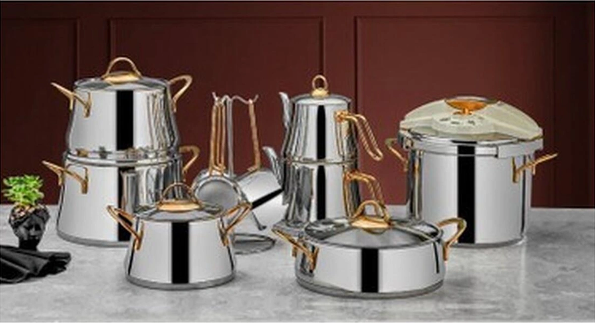 Sıla 18 Parça Piramit Gold Detaylı Tencere Takımı Düdüklü Tencere Çaydanlık Cezve Çeyiz Seti Bakır - Siyah