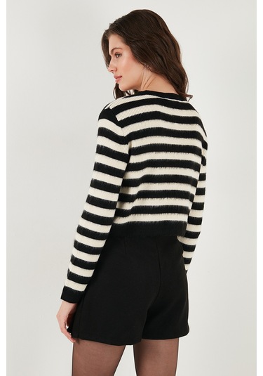 Lela Çizgili Oversize Fit Bisiklet Yaka Düğmeli Crop Triko Bayan Hırka 4615567 Siyah