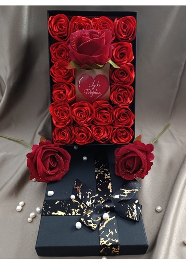 İnci Mode İyiki Doğdun 18+1 Çiçekli Kutu Hediyelik Çiçek Kutusu Siyah Doğum Günü Sürprizleri