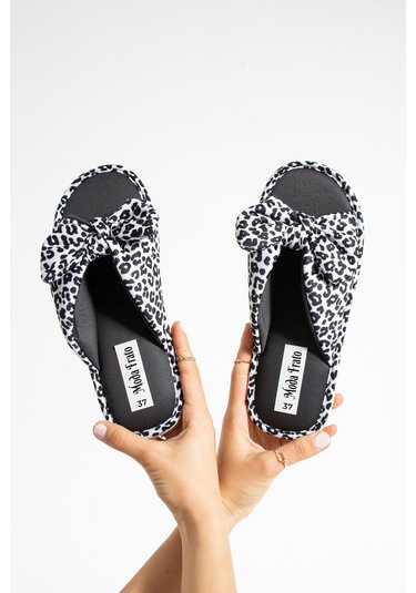 Modafrato Frezya Kadın Terlik Dış Mekan Ve Ev Terliği Havuz Plaj Terliği Siyah - Beyaz