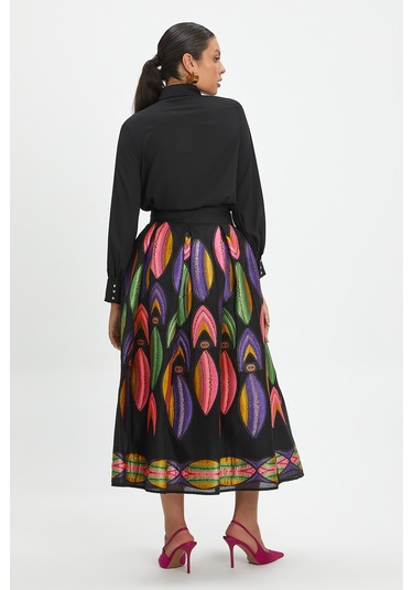 Kadın Desenli Midi Boy Etek - Canlı Renkli İşlemelerle Özel Gün Ve Günlük Kombinler İçin Şık Tasarım Siyah