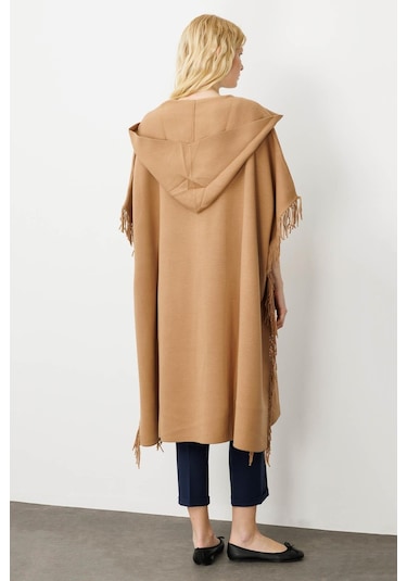 Kadın Omuzu Aplikeli Yanı Püsküllü Panço Camel Camel