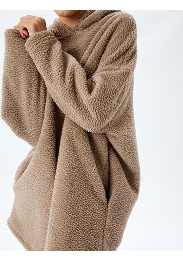 Koton Uzun Kollu Oversize Kapüşonlu Peluş Sabahlık Vizon 5wlk70020mk Vizon