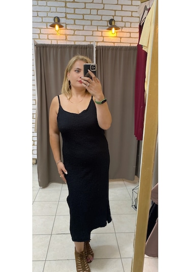 Tuba Toptaş Yırtmaçlı Gofre Elbise Siyah