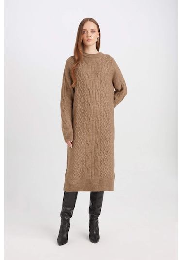 DeFacto Regular Fit Bisiklet Yaka Saç Örüg Desenli Basic Düz Uzun Kollu Maxi Triko Elbise Y2073AZ24WNBN551 Kahve