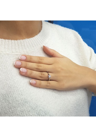 Lova E Renk 0,30 Karat Pırlanta Tektaş Yüzük - HRD Sertifikalı