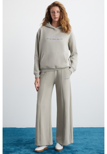 Taına Kadın Nakış Detaylı Organik Pamuk Şehir Temalı Regular Kapüşonlu Bej Sweatshirt