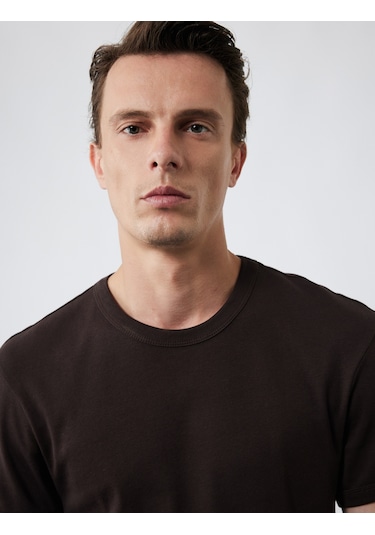 Koton Kısa Kollu Bisiklet Yaka Pamuklu Tok Kumaş Basic Dar Kalıp Tişört Kahverengi 6wam10086hk Kahve