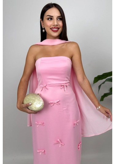 Lilina Straplez Fiyonk Detaylı Şal Aksesuarlı Uzun Pembe Abiye Elbise Pembe